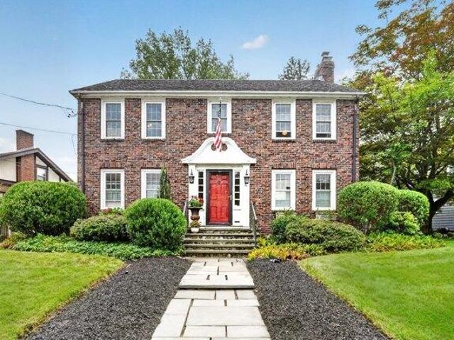 4 bedroom, Melrose MA 02176 105588131