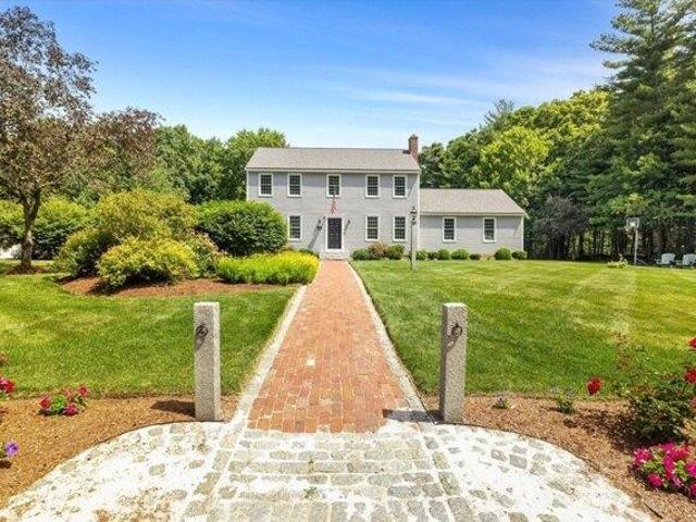 4 bedroom, Mendon MA 01756 105494775
