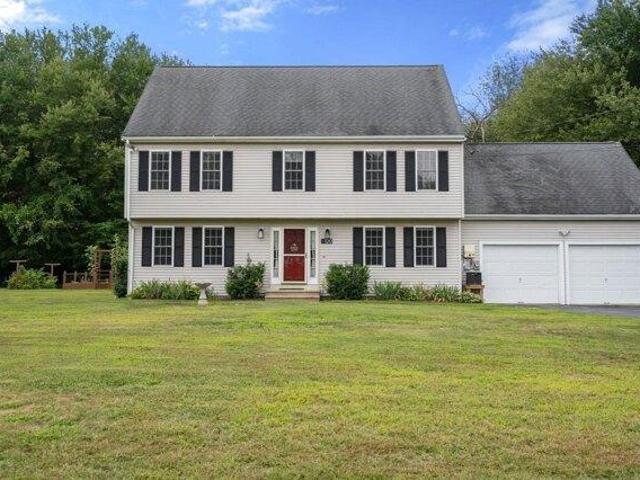 4 bedroom, Mendon MA 01756 105579364