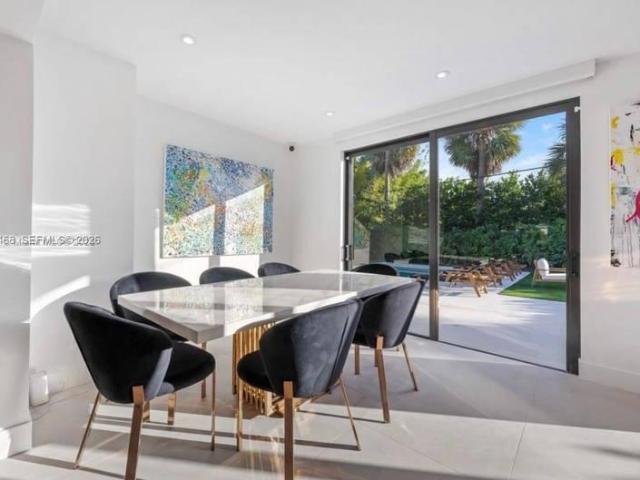 4 bedroom, Miami Beach FL 33140 105280480