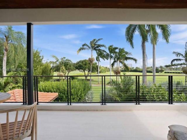 4 bedroom, Miami Beach FL 33140 105410279