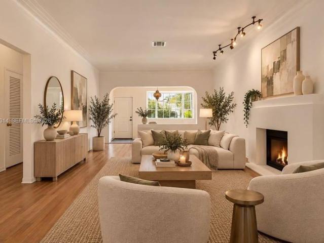4 bedroom, Miami Beach FL 33140 105715073