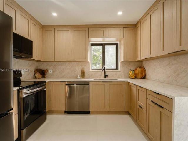 4 bedroom, Miami Beach FL 33141 106192074