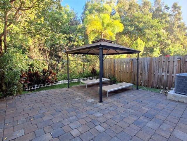 4 bedroom, Miami Gardens FL 33169 97266216