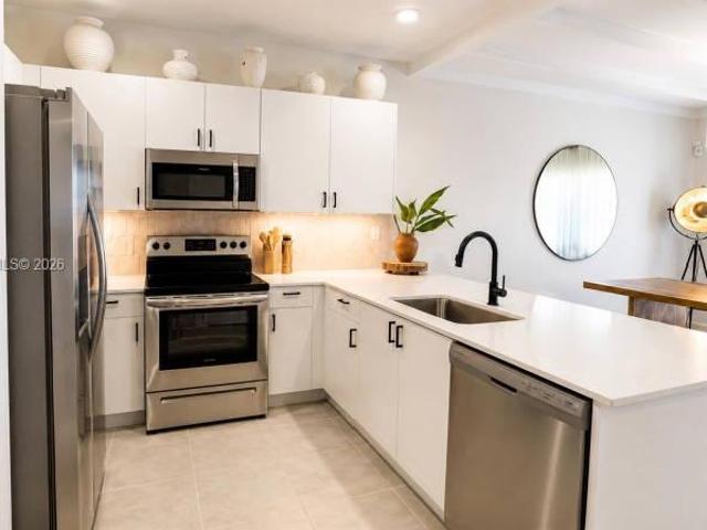 4 bedroom, Miami Gardens FL 33169 105505035