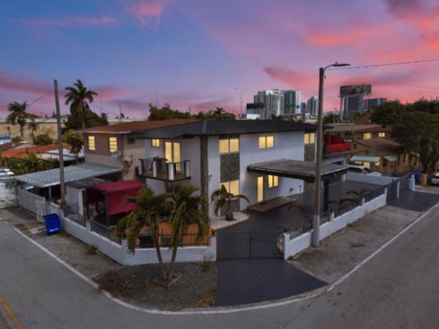 4 bedroom, Miami FL 33125 105182436
