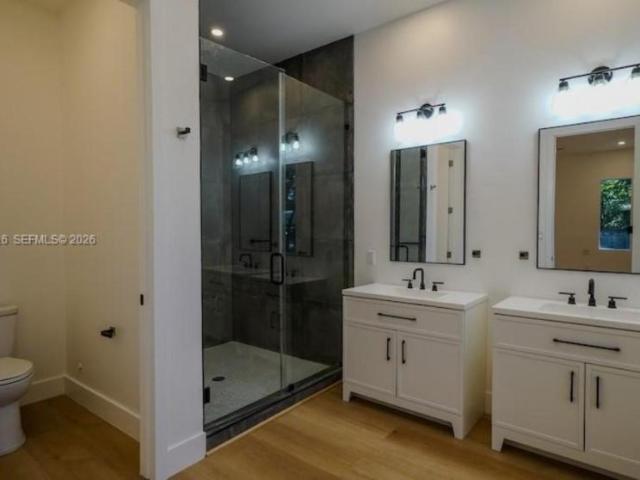 4 bedroom, Miami FL 33125 106220773