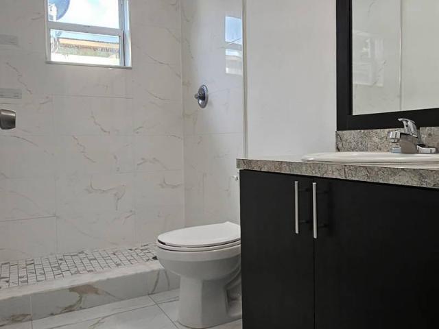 4 bedroom, Miami FL 33161 103999563