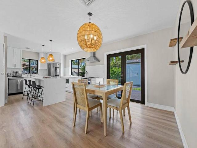 4 bedroom, Miami FL 33165 102271075