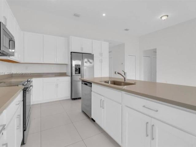 4 bedroom, Miami FL 33177 106191996