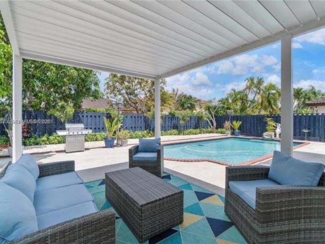 4 bedroom, Miami FL 33177 106220658
