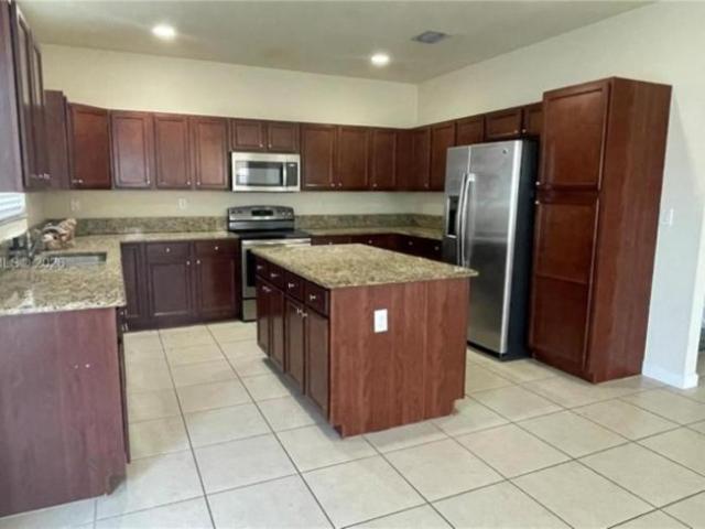 4 bedroom, Miami FL 33196 106220757