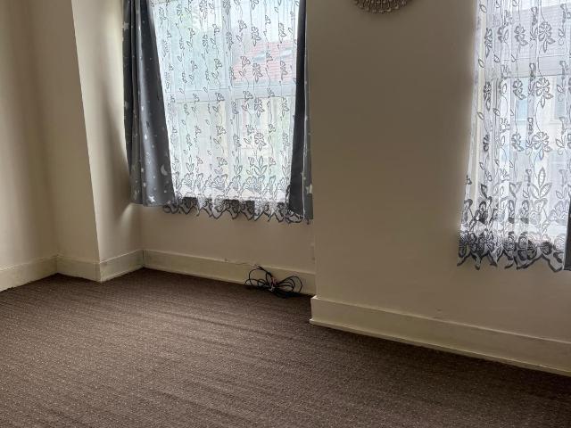 4 Bedroom Mid Terrace House