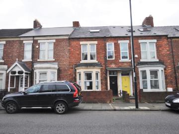 4 Bedroom Mid Terraced House