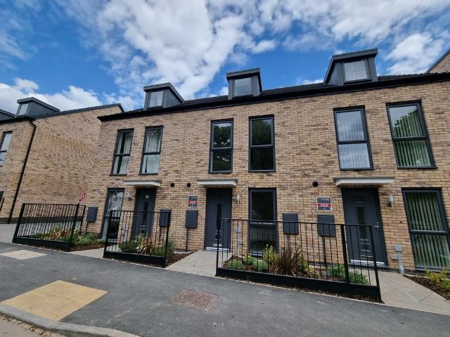 4 Bedroom Mid Terraced House