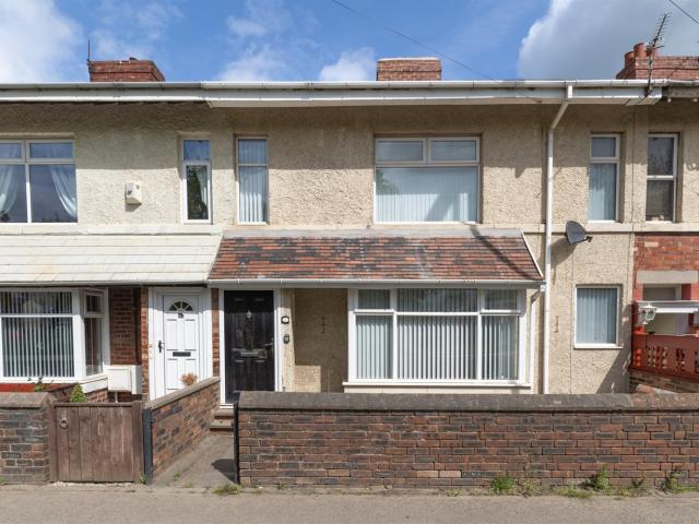 4 Bedroom Mid Terraced House