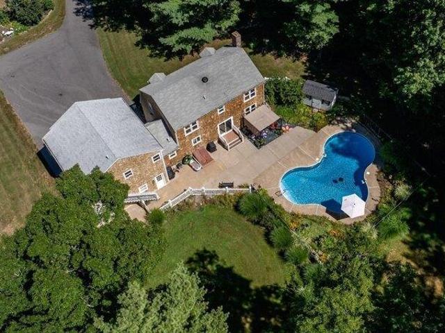 4 bedroom, Middleboro MA 02346 105633150