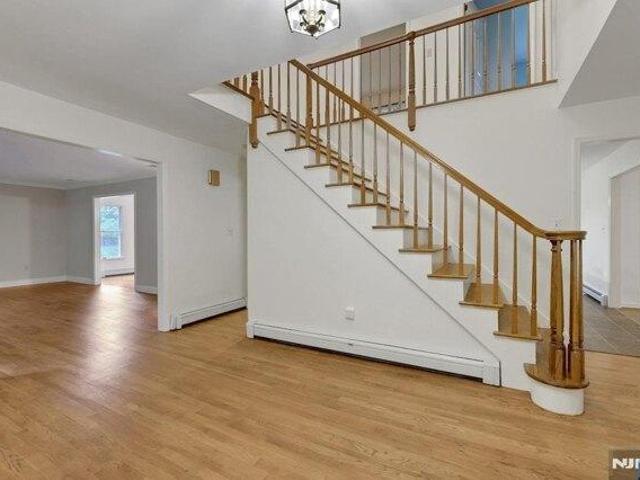 4 bedroom, Midland Park NJ 07432 105291649