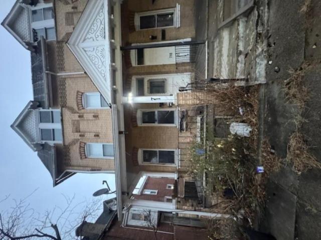 4 bedroom, Norristown PA 19401 106219544