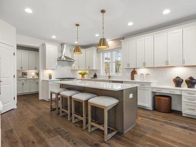 4 bedroom, Norton MA 02766 105476525