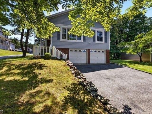 4 bedroom, North Caldwell NJ 07006 105190559