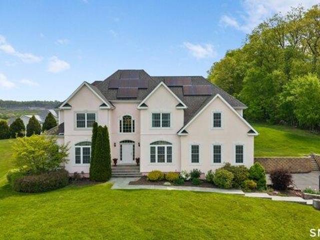 4 bedroom, North Branford CT 06471 105494374