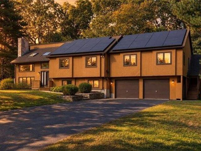 4 bedroom, North Kingstown RI 02852 105648400