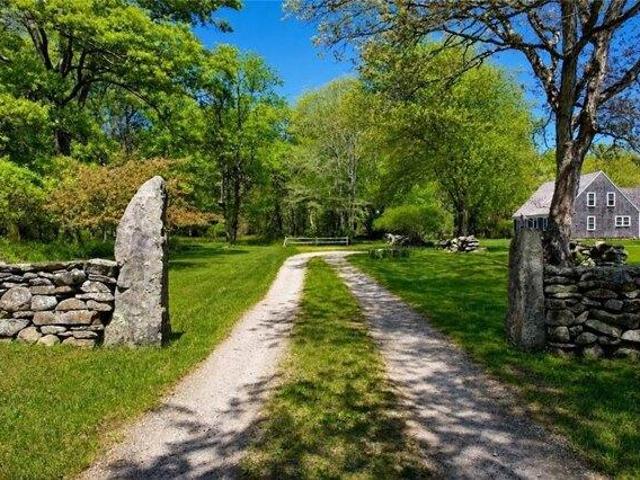 4 bedroom, North Kingstown RI 02874 105515015