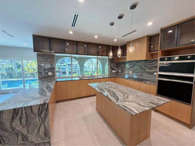 4 bedroom, North Miami Beach FL 33160 105504999