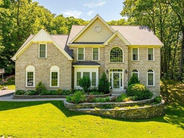 4 bedroom, Northborough MA 01532 104605682