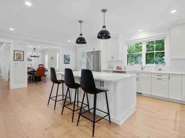 4 bedroom, Natick MA 01760 105352096