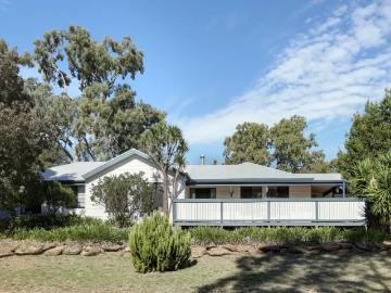 Nairne, South Australia - Equipped kitchen