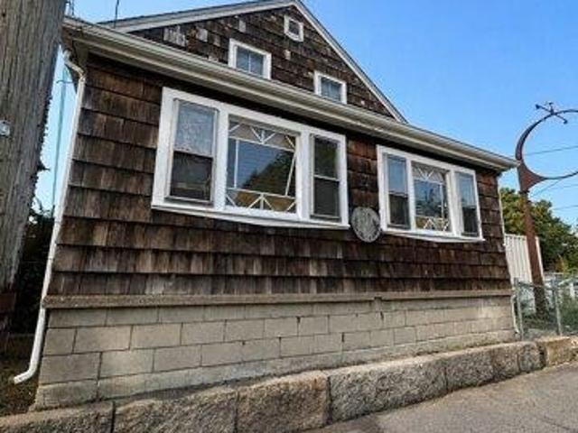 4 bedroom, New Bedford MA 02740 105427242