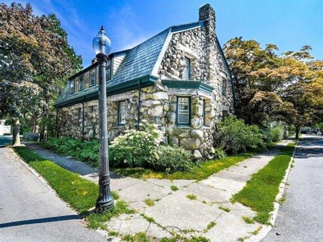 4 bedroom, New Bedford MA 02740 105723892