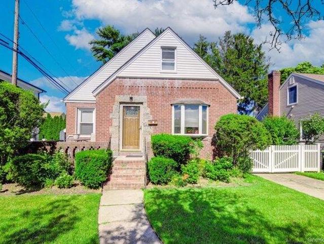 4 bedroom, New Hyde Park NY 11040 104922231