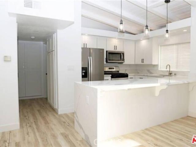 4 bedroom, Newport Beach CA 92663 106222765