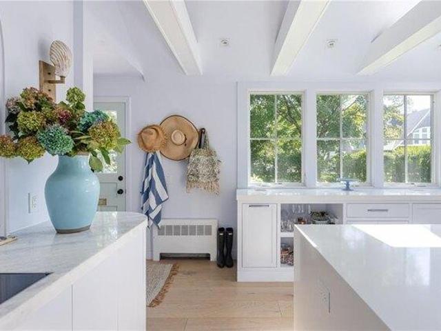 4 bedroom, Newport RI 02840 105659912