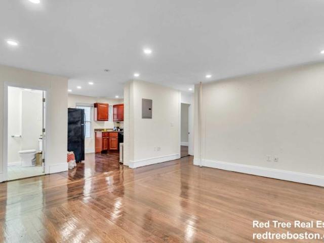 4 bedroom, Newton MA 02459 LS98395999
