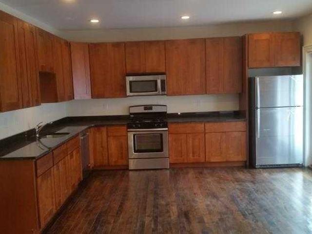4 bedroom, Newton MA 02467 LS98396753