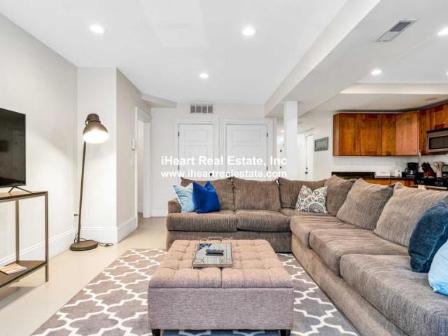 4 bedroom, Newton MA 02467 LS98396008