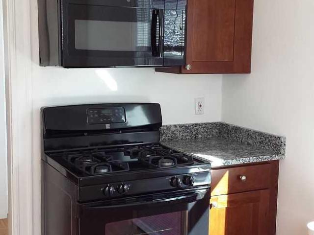 4 bedroom, Newton MA 02467 LS98396061