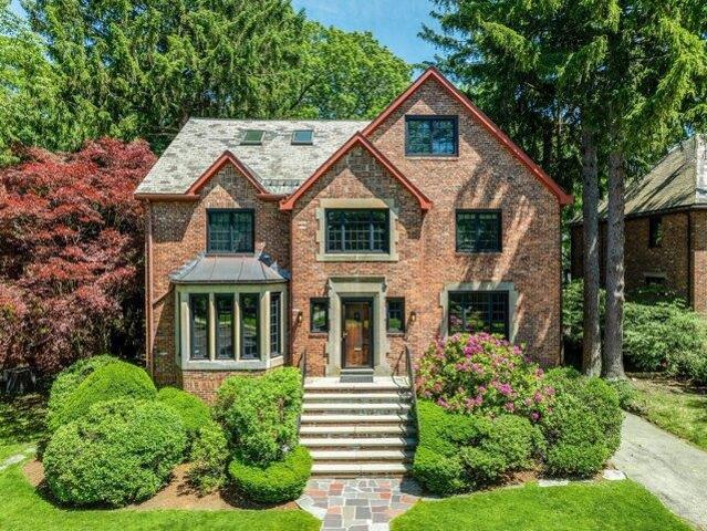 4 bedroom, Newton MA 02467 105613160