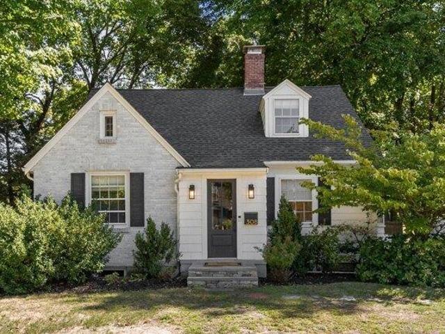 4 bedroom, Needham MA 02494 105577225