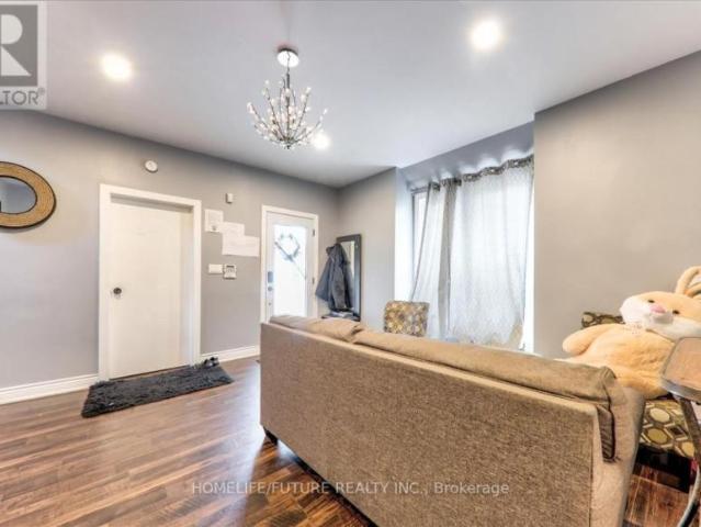 4 bedroom, Niagara Falls ON L2E 2B3 LS98584756