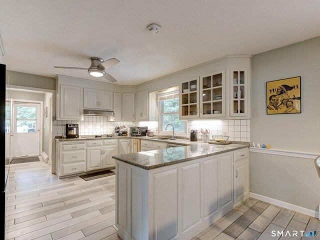 4 bedroom, South Windsor CT 06074 105558344