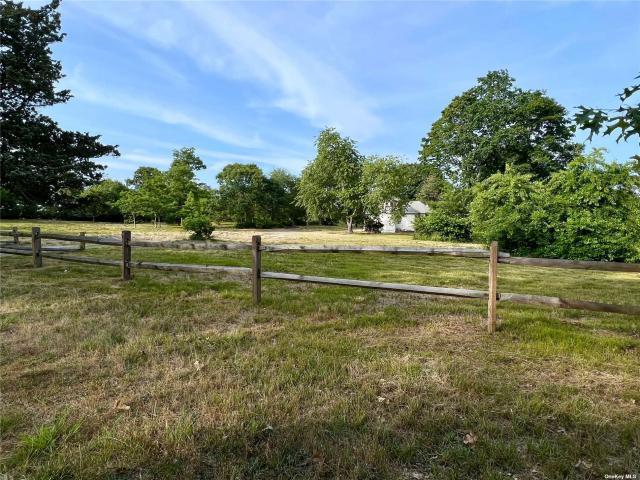 4 bedroom, Southampton NY 11968 LS72692356