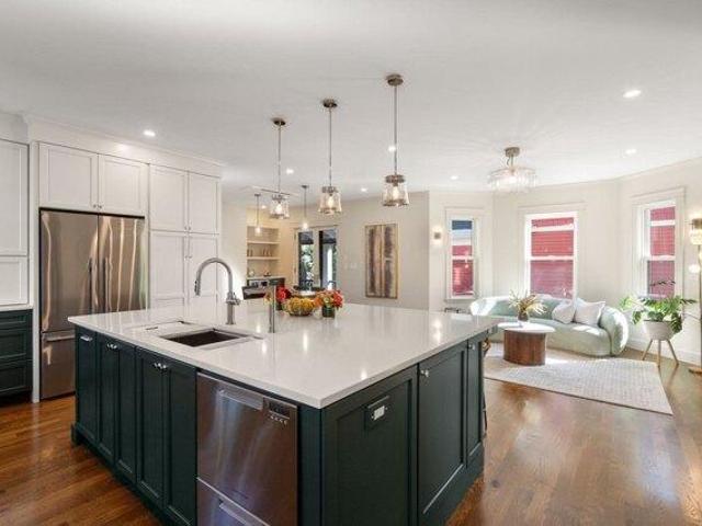 4 bedroom, Somerville MA 02144 105573938