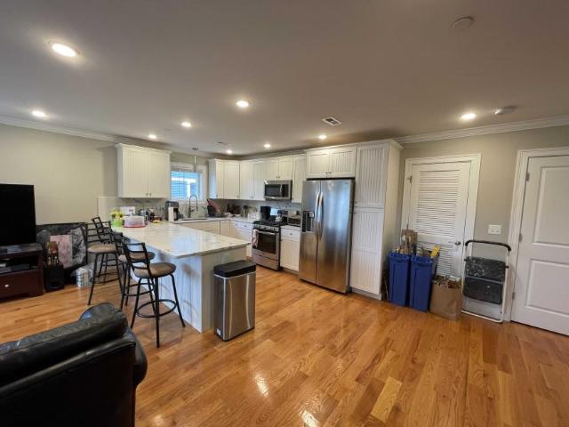 4 bedroom, Somerville MA 02144 LS98395225