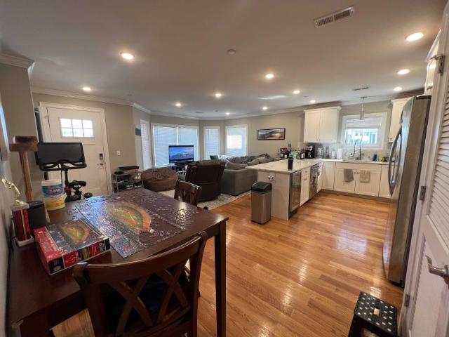 4 bedroom, Somerville MA 02144 LS98395235