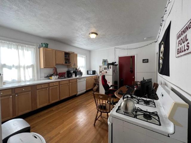 4 bedroom, Somerville MA 02144 LS98395236